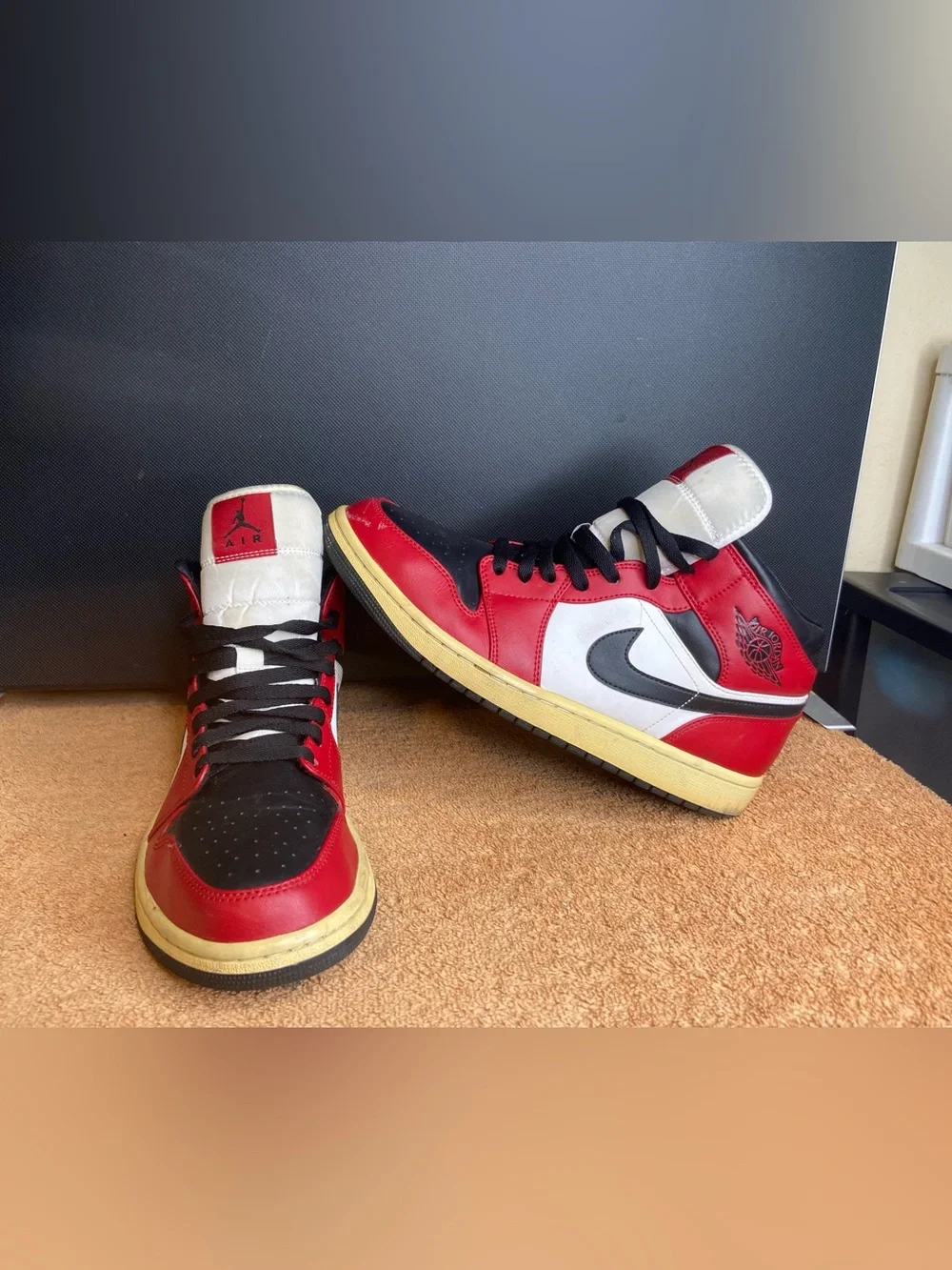 Nike Air Jordan 1 Mid Chicago Black Toe 2020 Men’s 11 554724-069